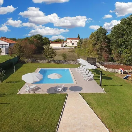 Apartment Fuer 8 Personen Ca 120 Qm In Modrusani, Istrien Binnenland Von Istrien *